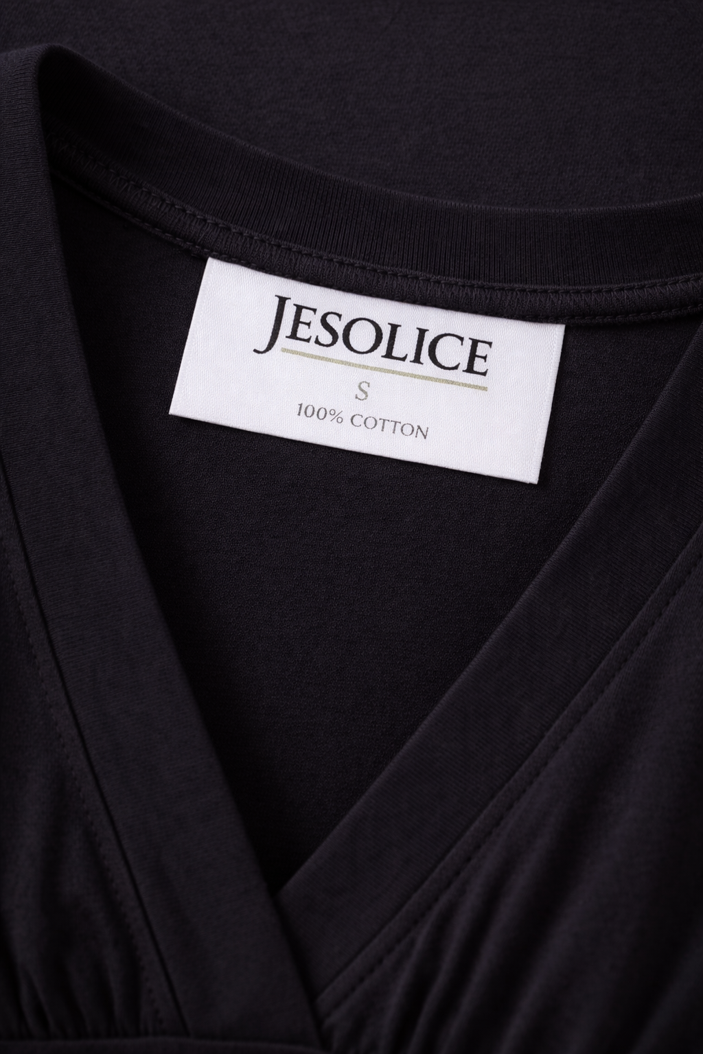 Jesolice Sculpted V-Neck Crop Top